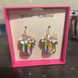 New in box betsey Johnson flower jewel earrings